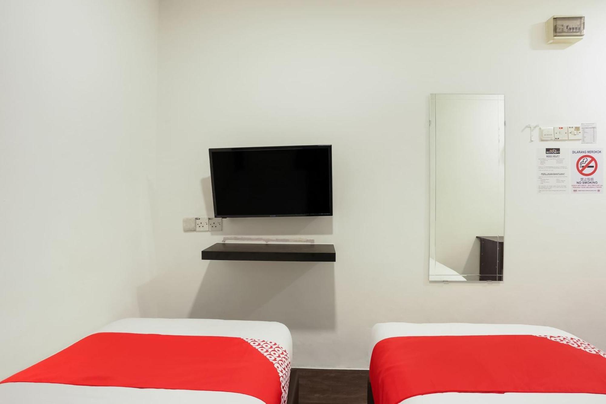 Oyo 90460 Hotel Kl2F Rest & Go Шах-Алам Экстерьер фото