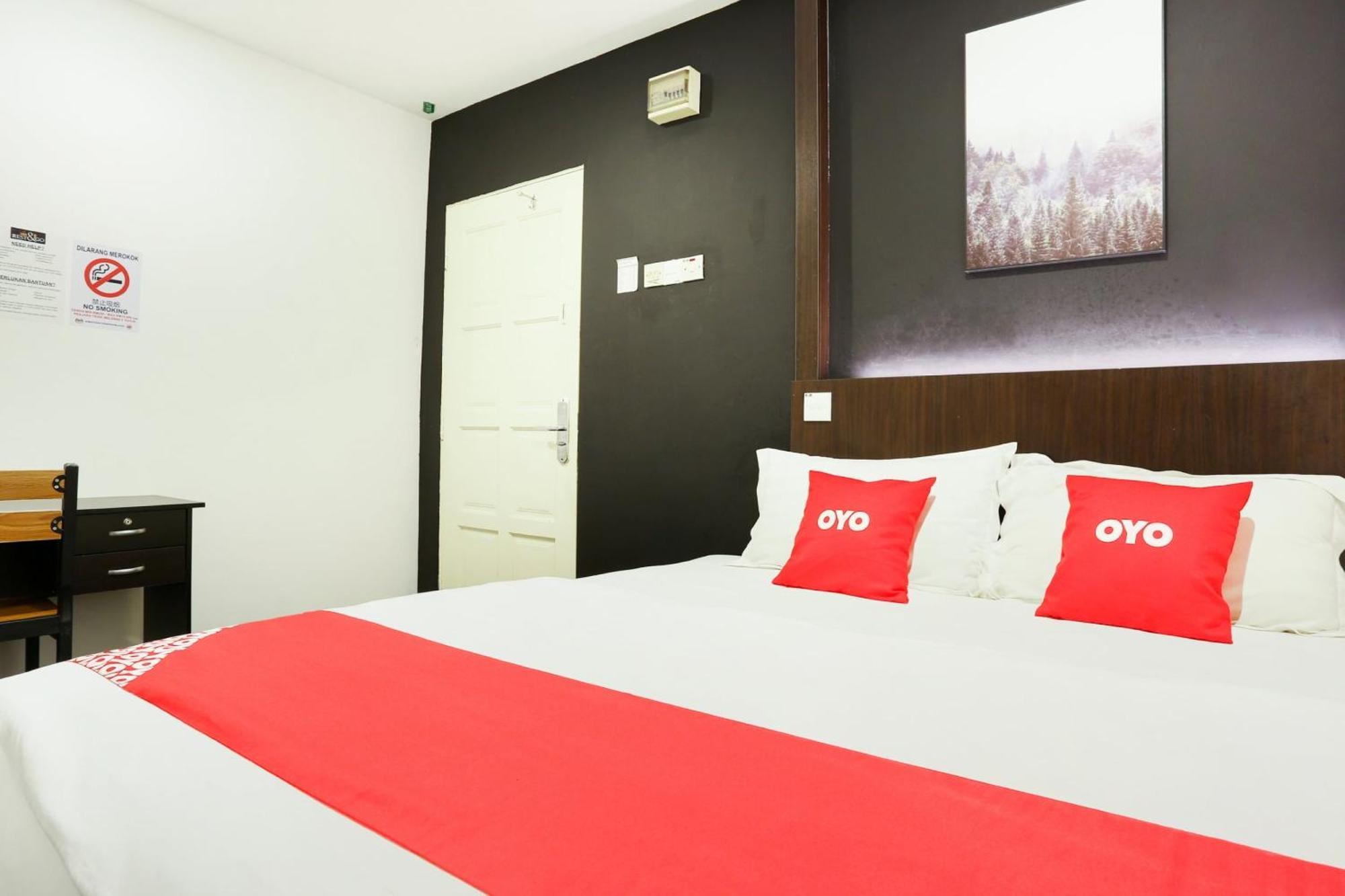 Oyo 90460 Hotel Kl2F Rest & Go Шах-Алам Экстерьер фото