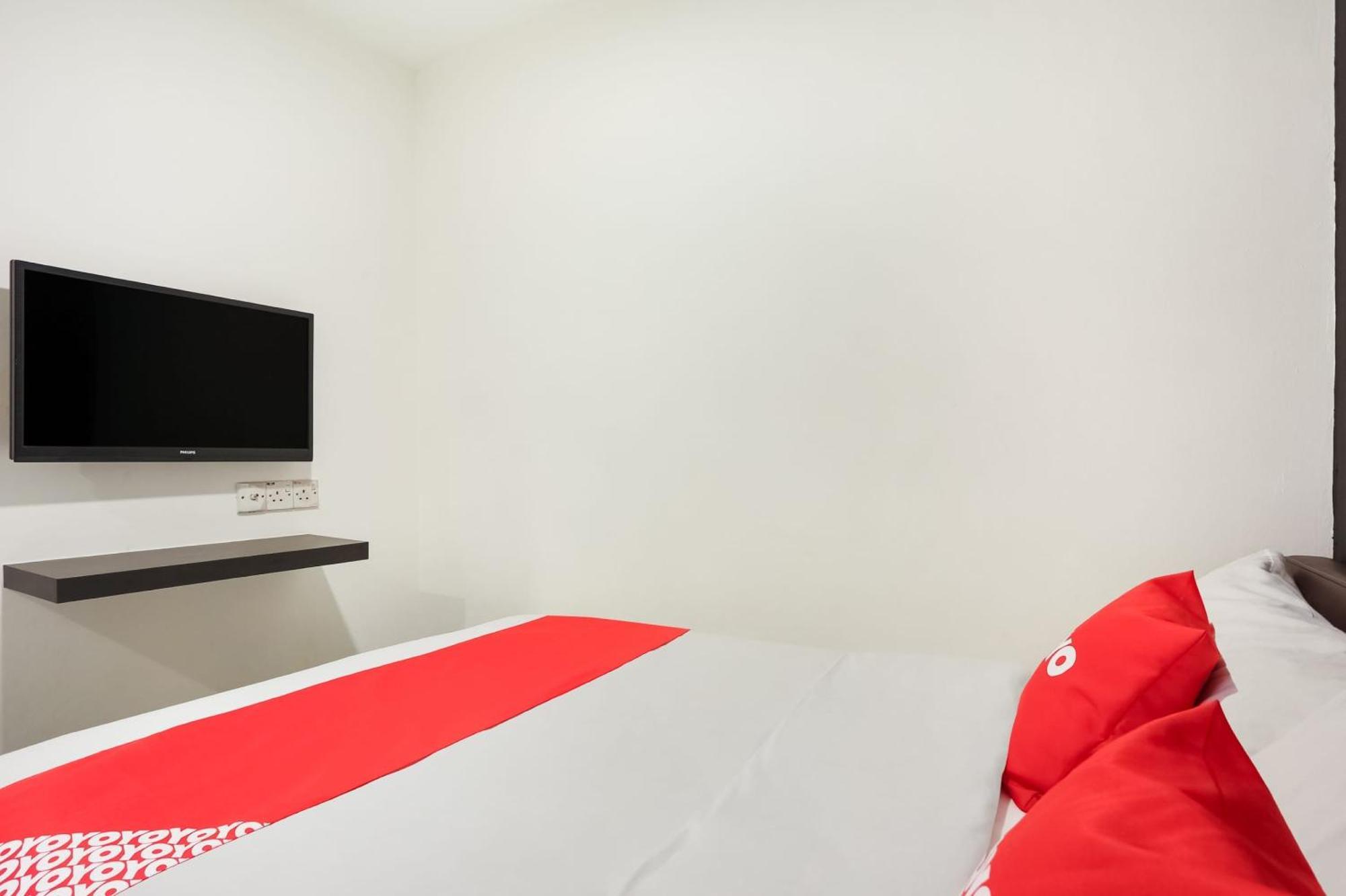 Oyo 90460 Hotel Kl2F Rest & Go Шах-Алам Экстерьер фото