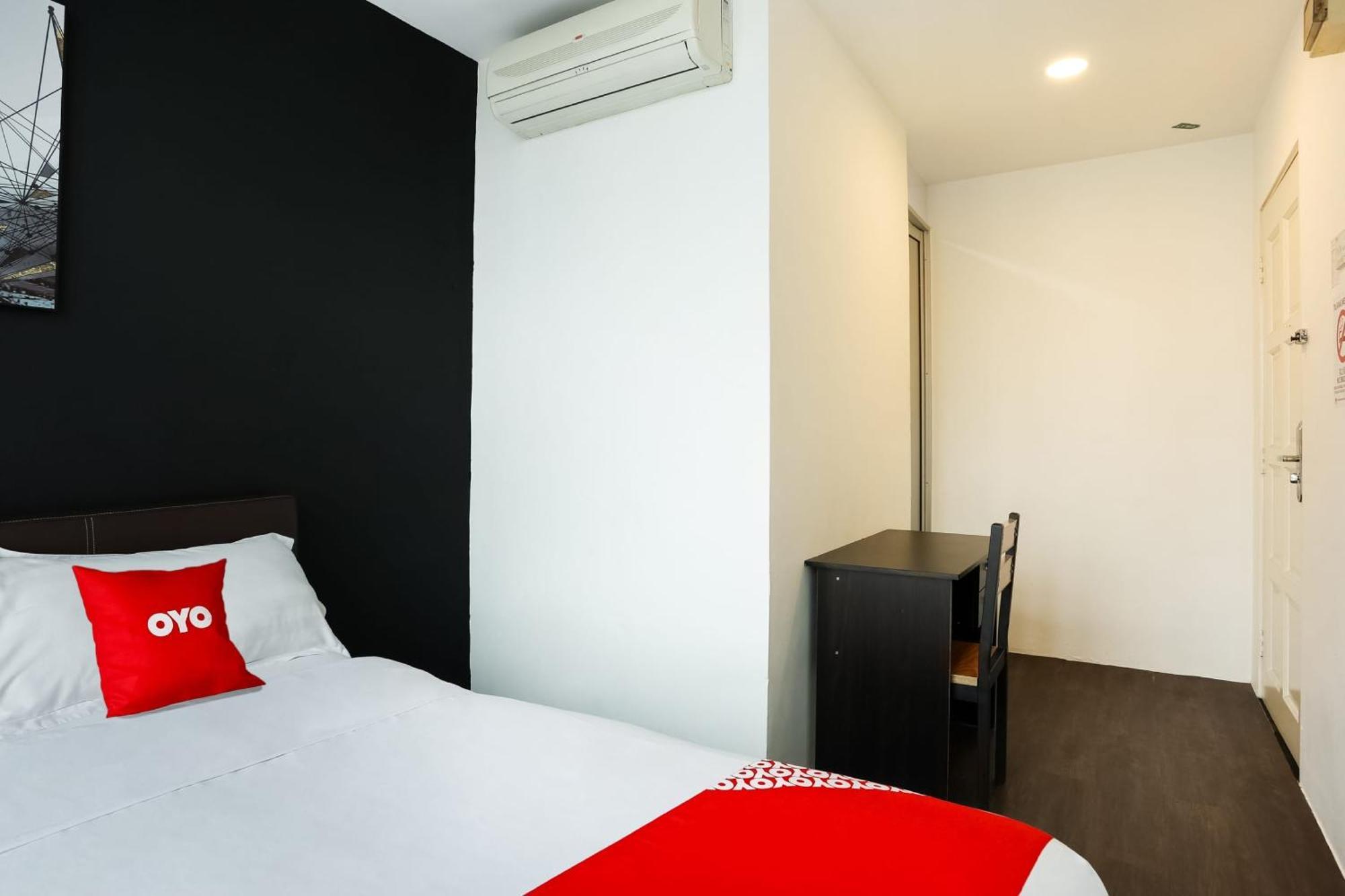 Oyo 90460 Hotel Kl2F Rest & Go Шах-Алам Экстерьер фото