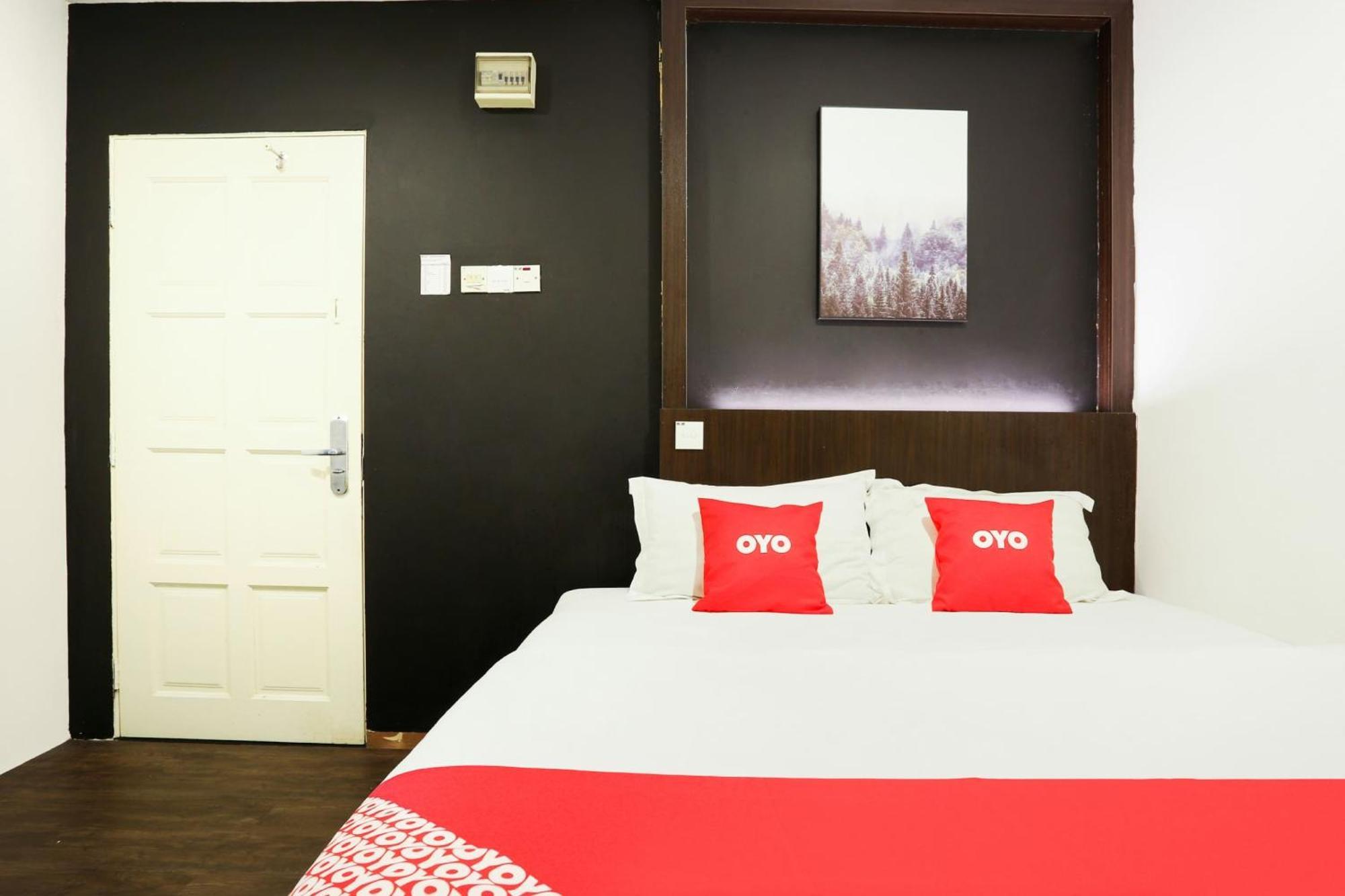 Oyo 90460 Hotel Kl2F Rest & Go Шах-Алам Экстерьер фото