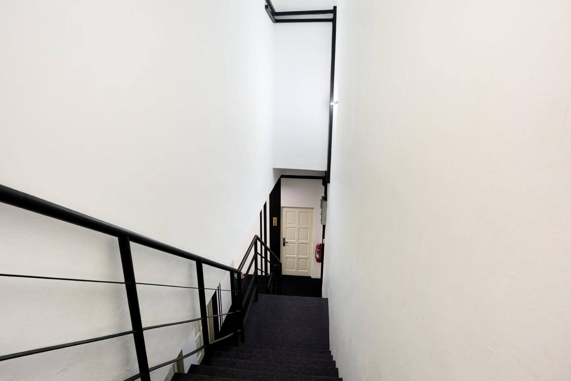 Oyo 90460 Hotel Kl2F Rest & Go Шах-Алам Экстерьер фото