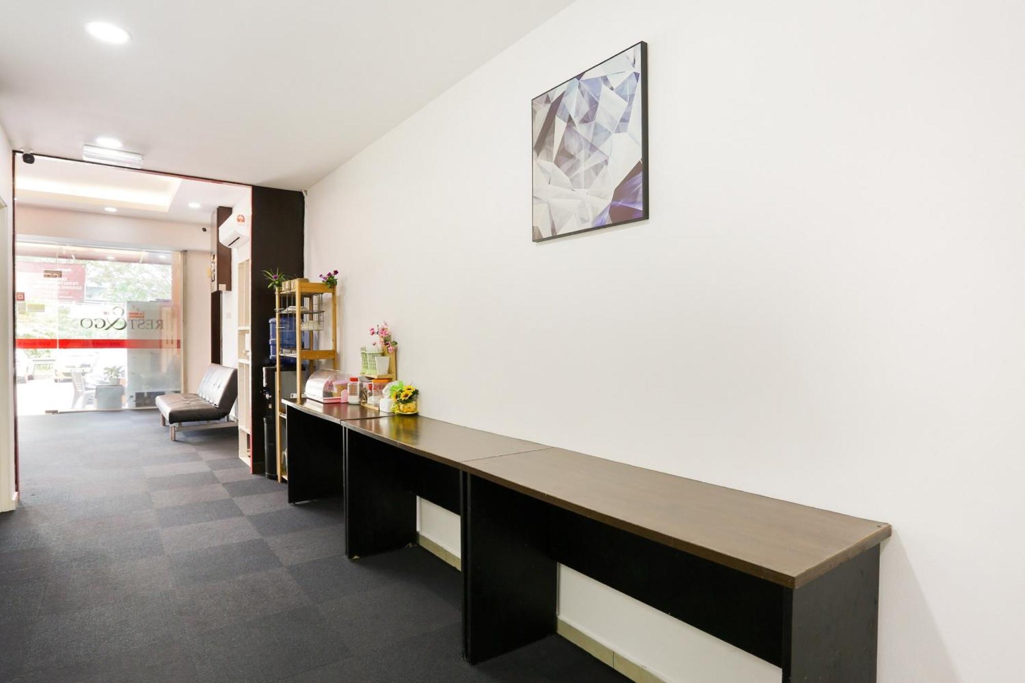 Oyo 90460 Hotel Kl2F Rest & Go Шах-Алам Экстерьер фото