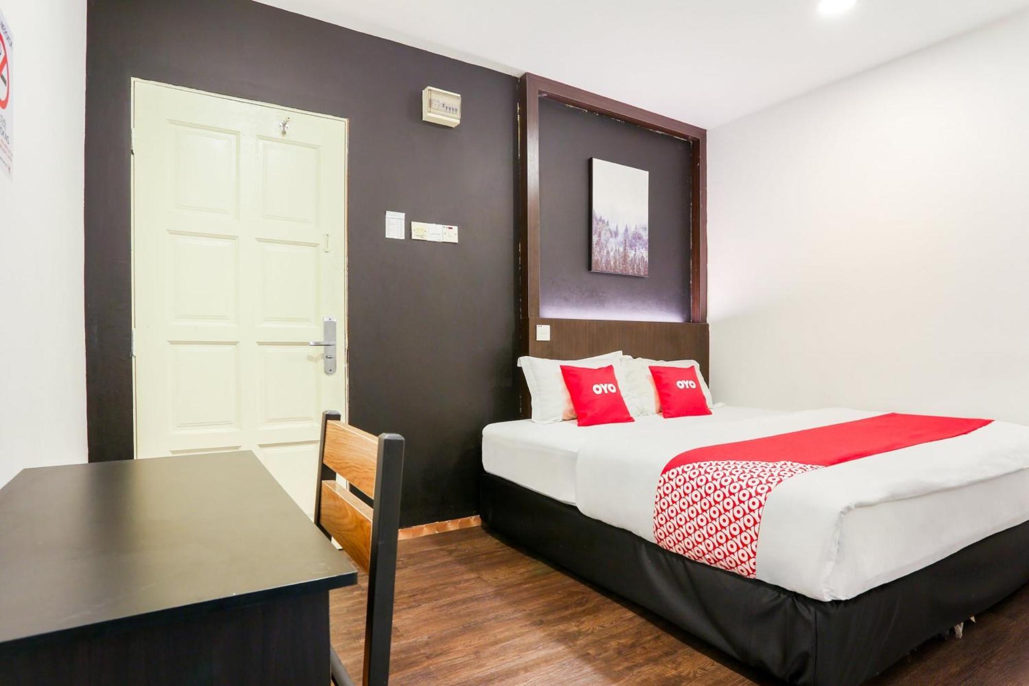 Oyo 90460 Hotel Kl2F Rest & Go Шах-Алам Экстерьер фото