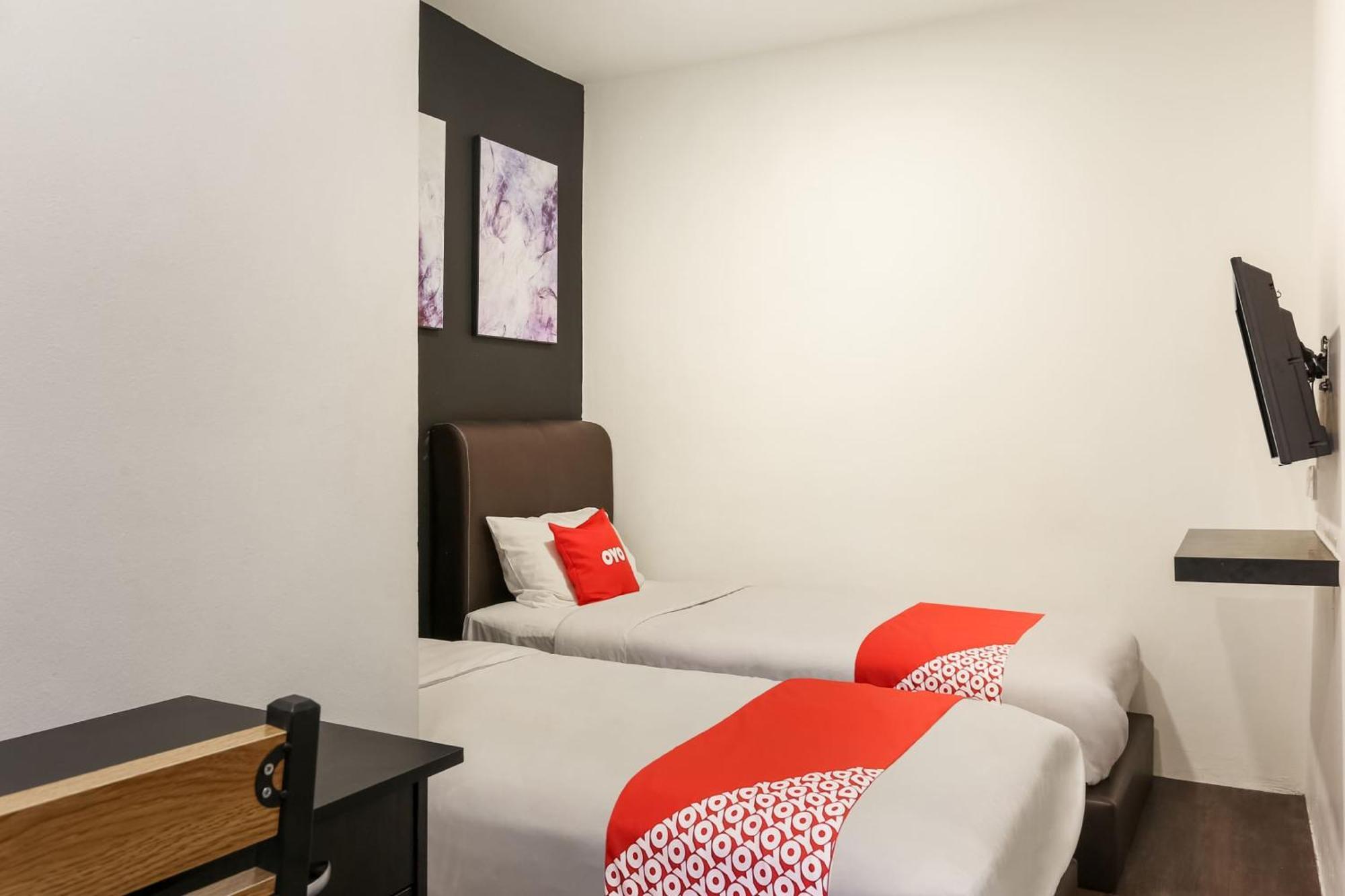 Oyo 90460 Hotel Kl2F Rest & Go Шах-Алам Экстерьер фото