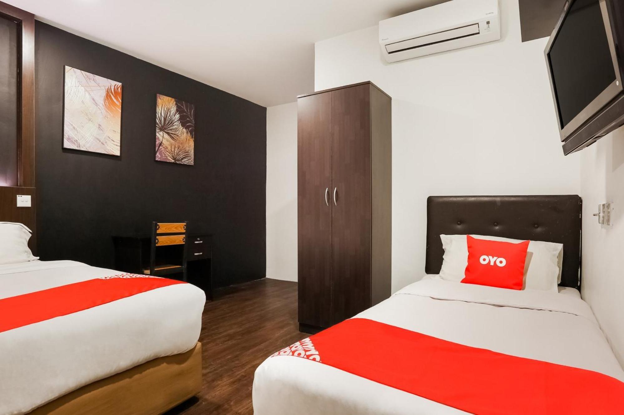 Oyo 90460 Hotel Kl2F Rest & Go Шах-Алам Экстерьер фото