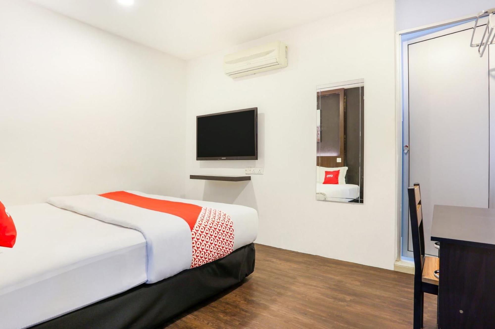 Oyo 90460 Hotel Kl2F Rest & Go Шах-Алам Экстерьер фото