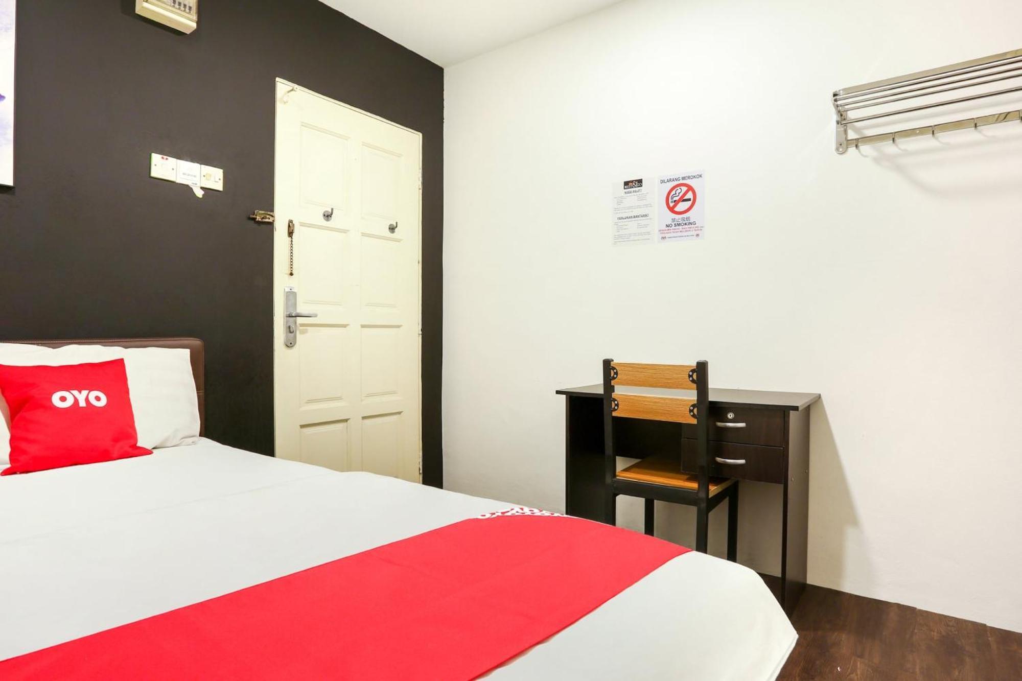 Oyo 90460 Hotel Kl2F Rest & Go Шах-Алам Экстерьер фото