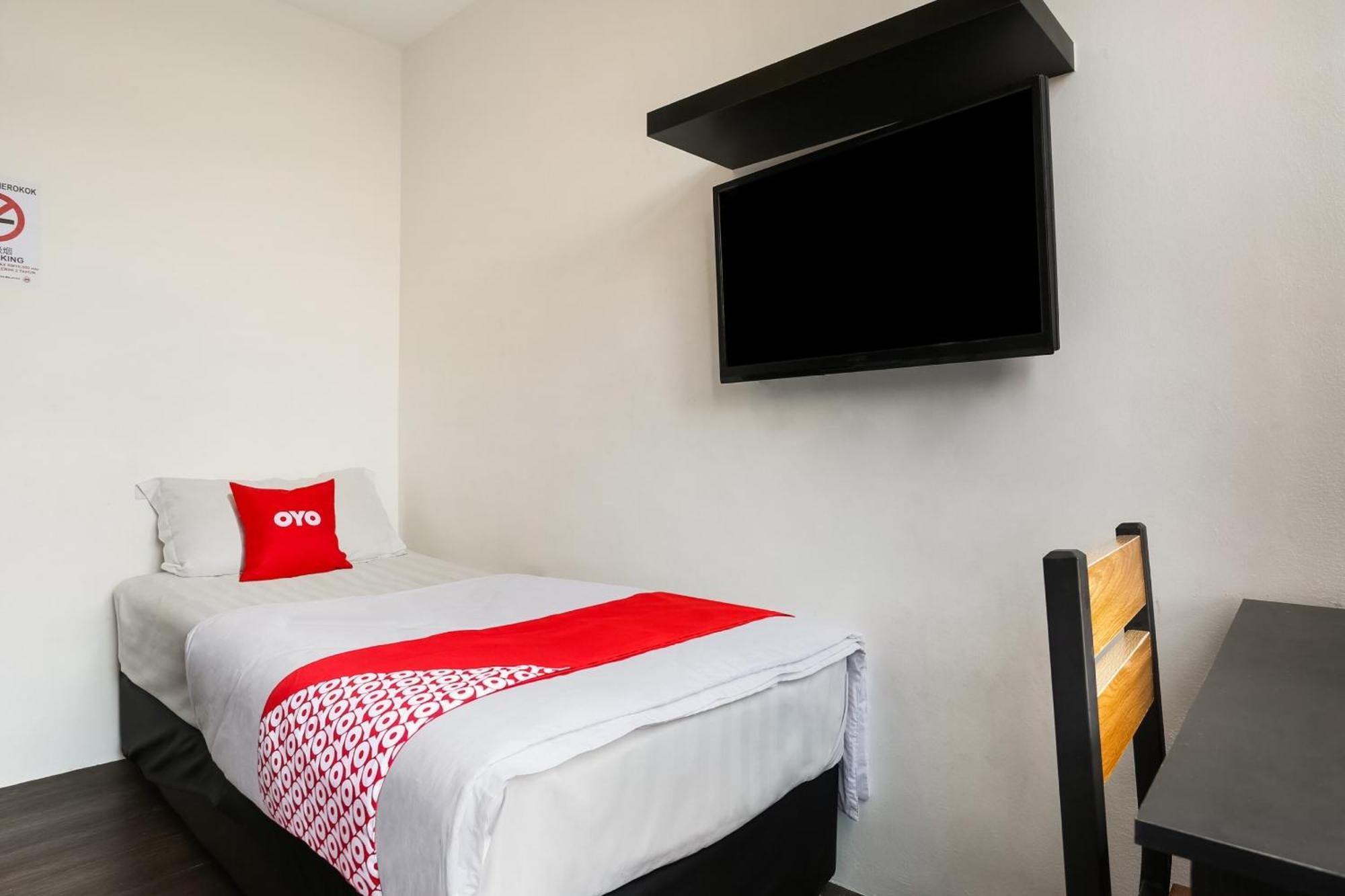 Oyo 90460 Hotel Kl2F Rest & Go Шах-Алам Экстерьер фото